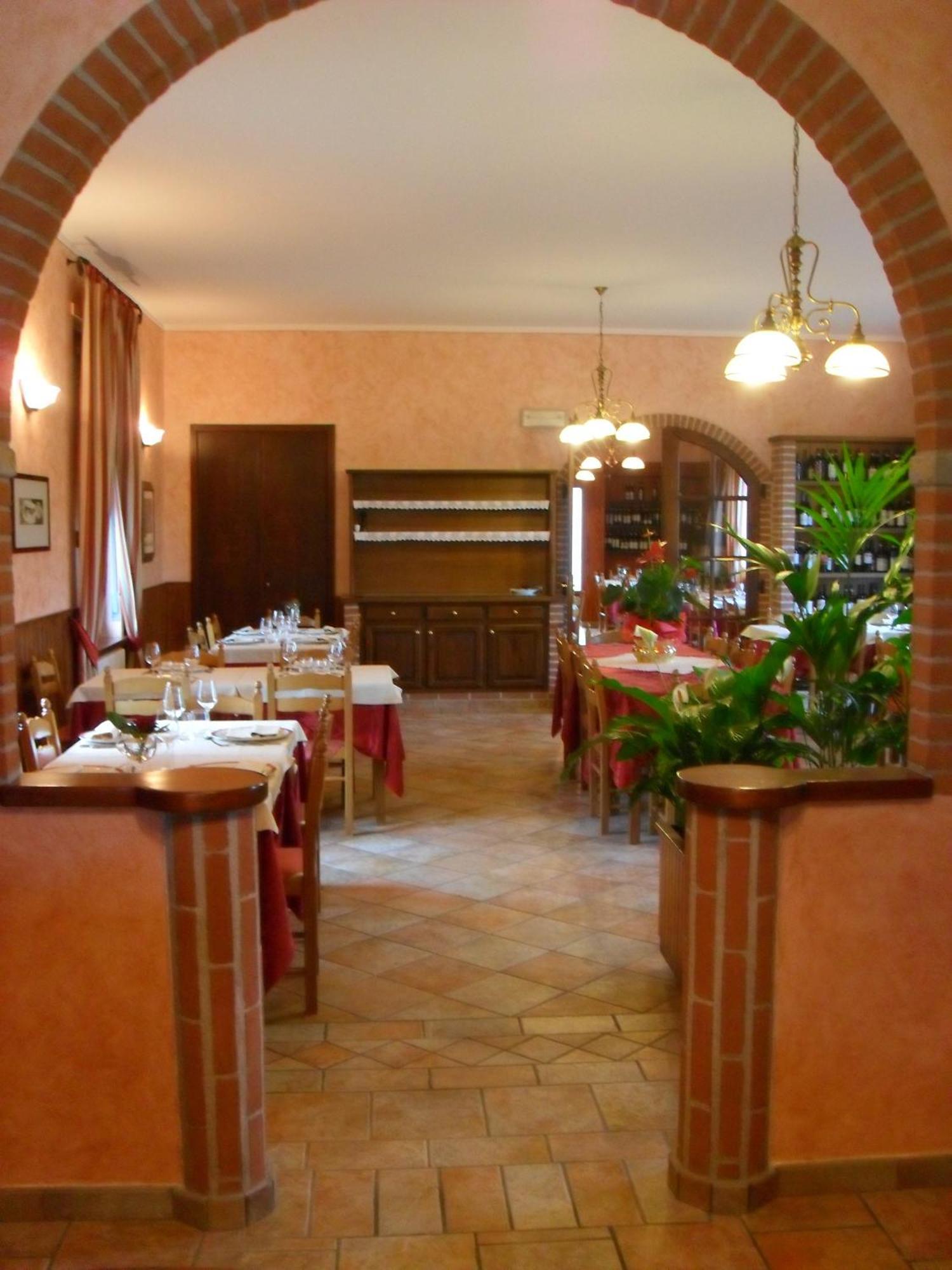 Ristorante Albergo Da Maurizio Cravanzana Экстерьер фото