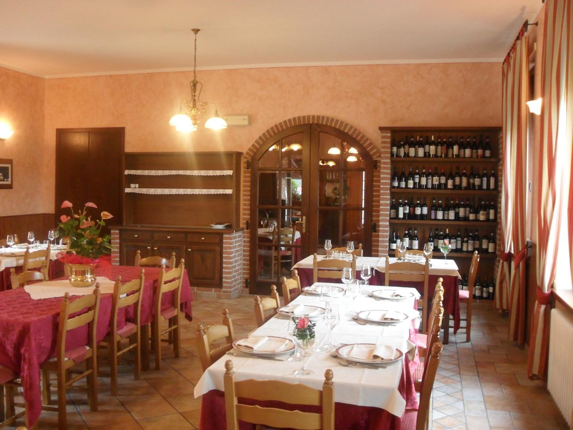 Ristorante Albergo Da Maurizio Cravanzana Экстерьер фото