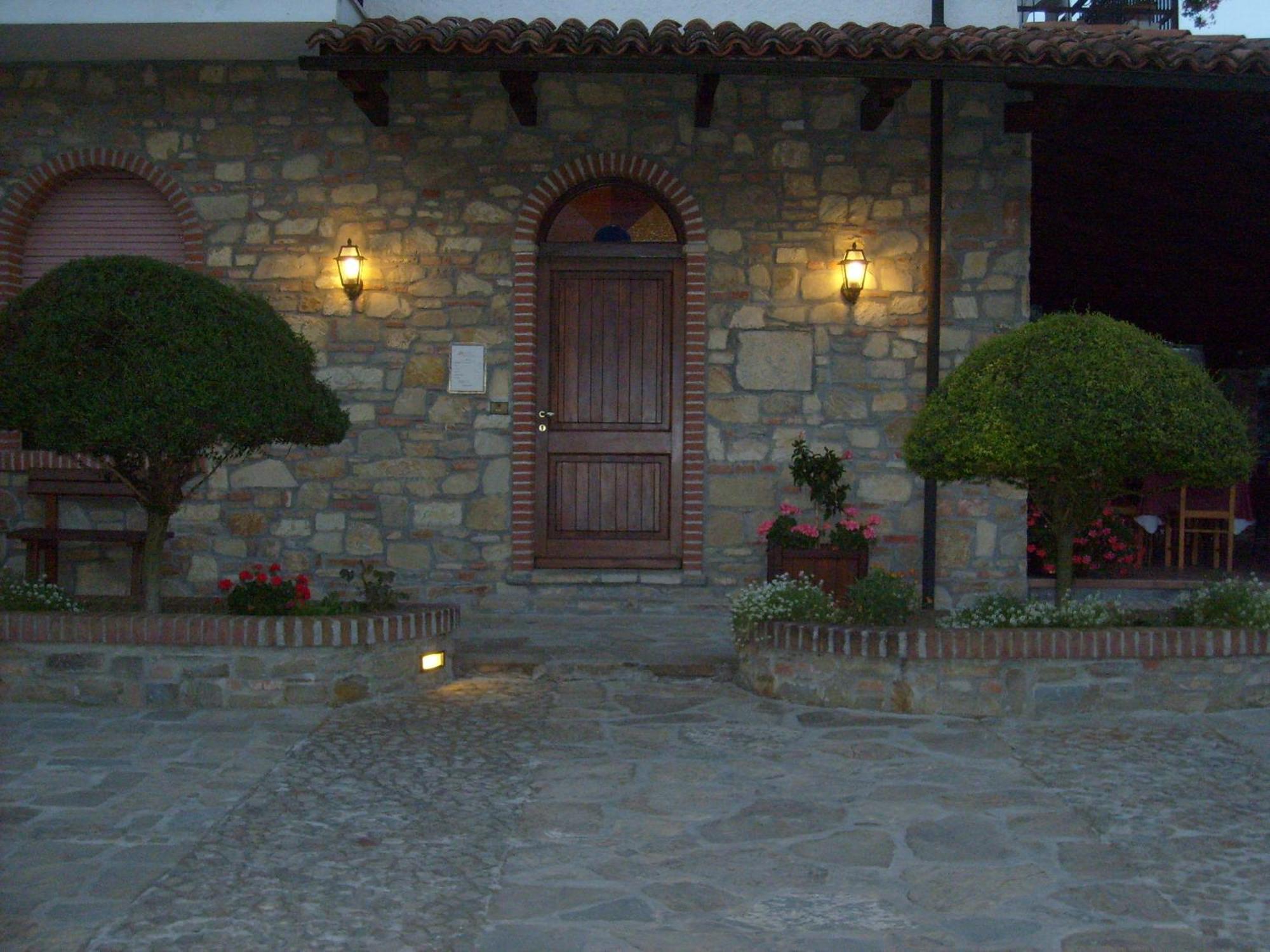 Ristorante Albergo Da Maurizio Cravanzana Экстерьер фото